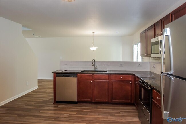 Building Photo - 204 Farmington Dr