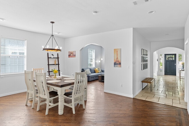 Building Photo - 810 Turner Ave