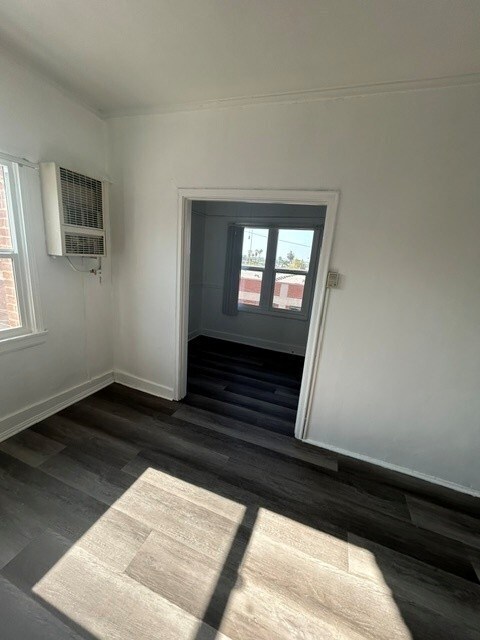 Floorplan - 2500 S Hobart Blvd