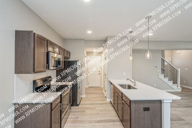 Building Photo - 250 Amberwood Dr