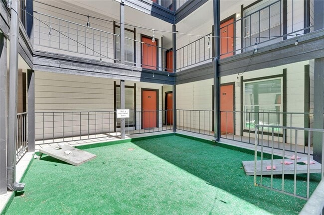 Building Photo - 2801 Hemphill Park