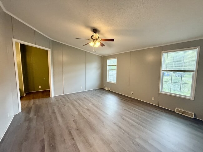 Building Photo - 158 Fieldstone Dr