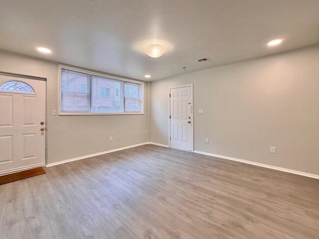 Building Photo - 311 5th St