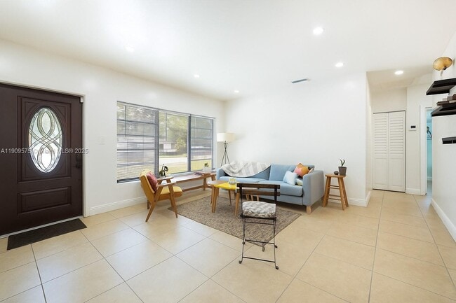 Building Photo - 250 NE 170th St