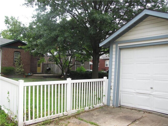 Building Photo - 1313 Claytonia Terrace