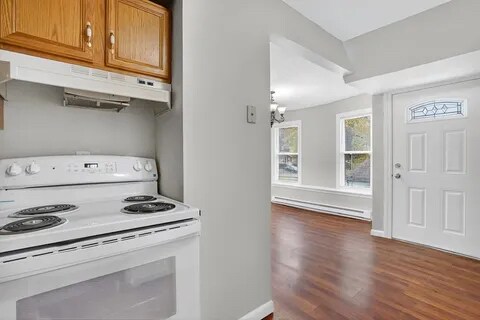 Building Photo - 528 Broadway St