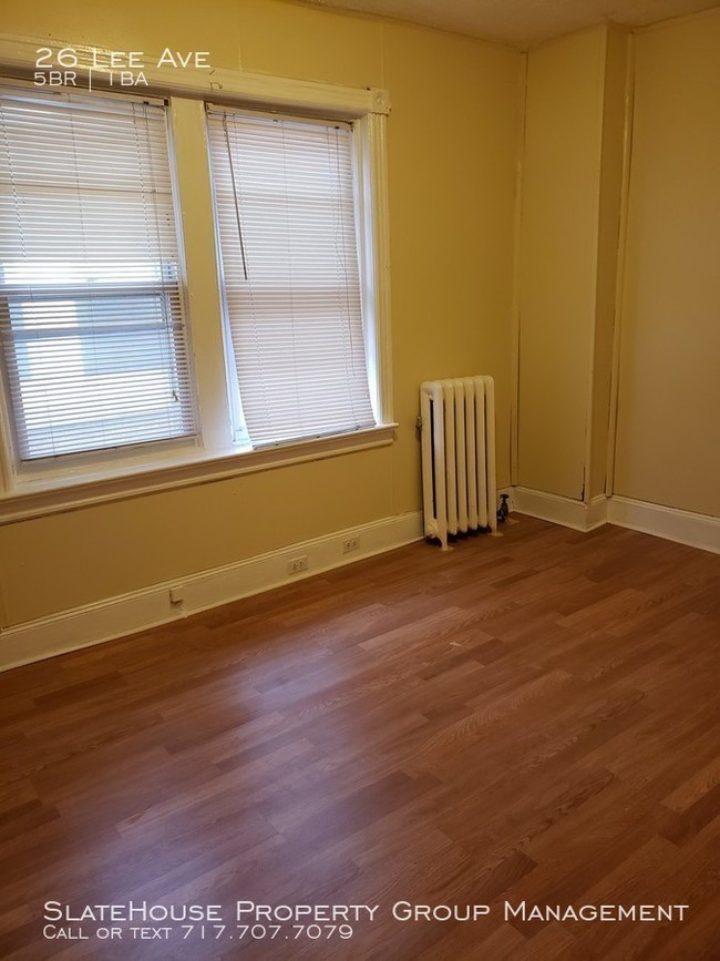 Building Photo - Huge 5 Bed / 1 Bath home in Trenton