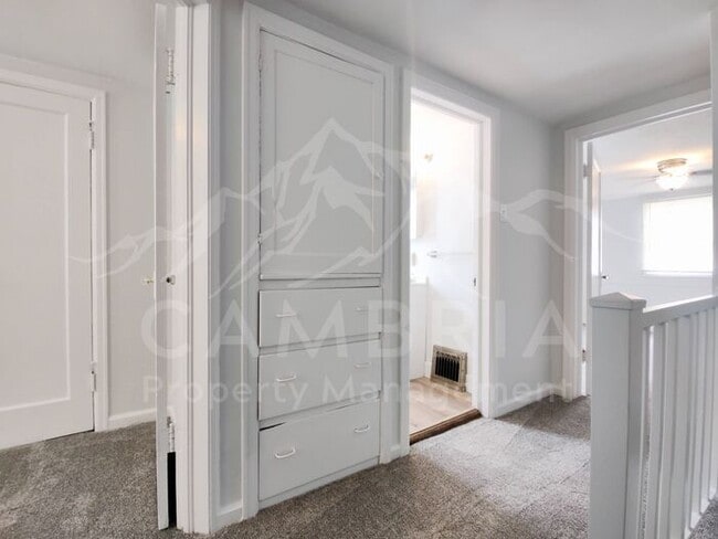 Building Photo - Updated Duplex Available in Salt Lake City