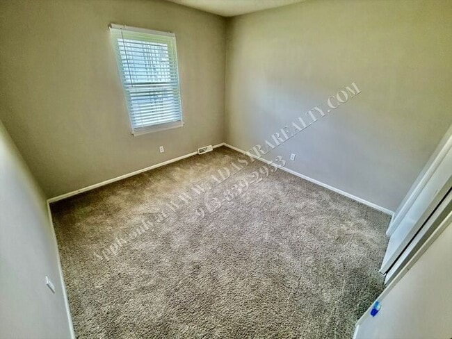 Building Photo - Beautiful 2 Bedroom Home in KCK-Available NOW!