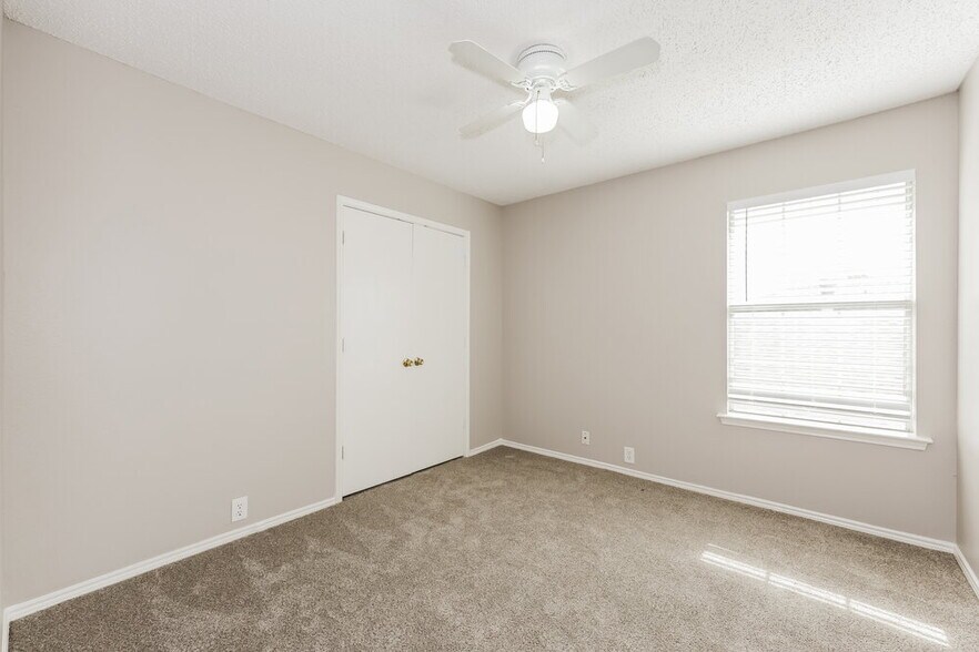 Building Photo - 2921 Stonewall Ln