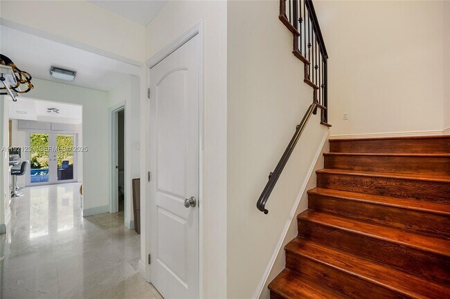 Building Photo - 10670 SW 77th Ave