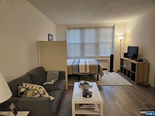 Building Photo - 2160 Center St