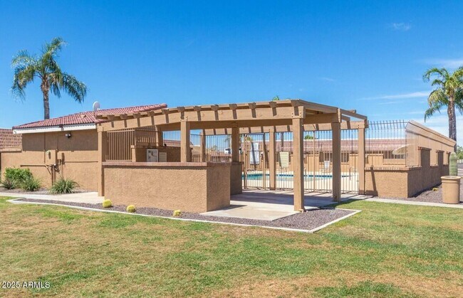 Building Photo - 312 W Yukon Dr