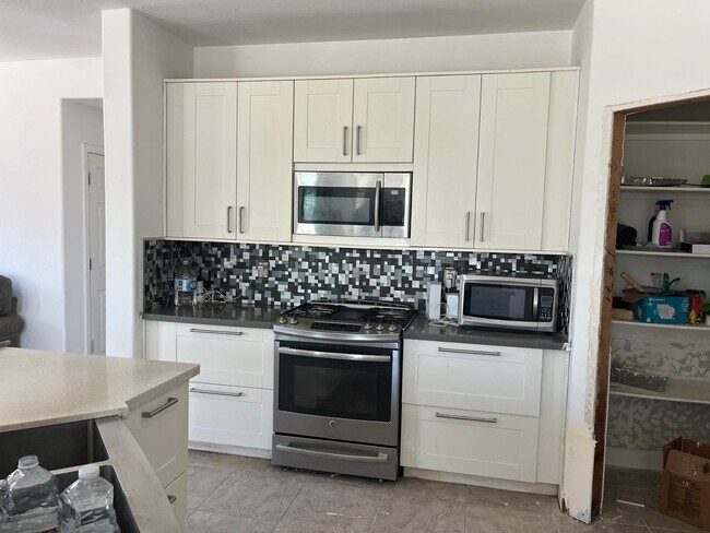 Building Photo - 16301 N 73rd Dr