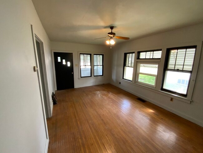 Building Photo - 208 Stroup St