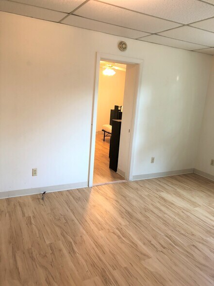 Building Photo - 2419 Beechwood Blvd