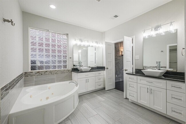 Building Photo - 5506 Langhorne Ct
