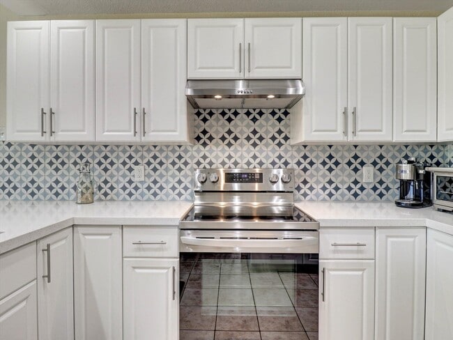 Building Photo - 77897 Woodhaven Dr S