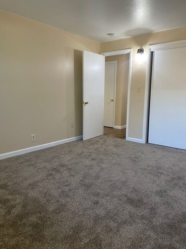 Building Photo - co4325
