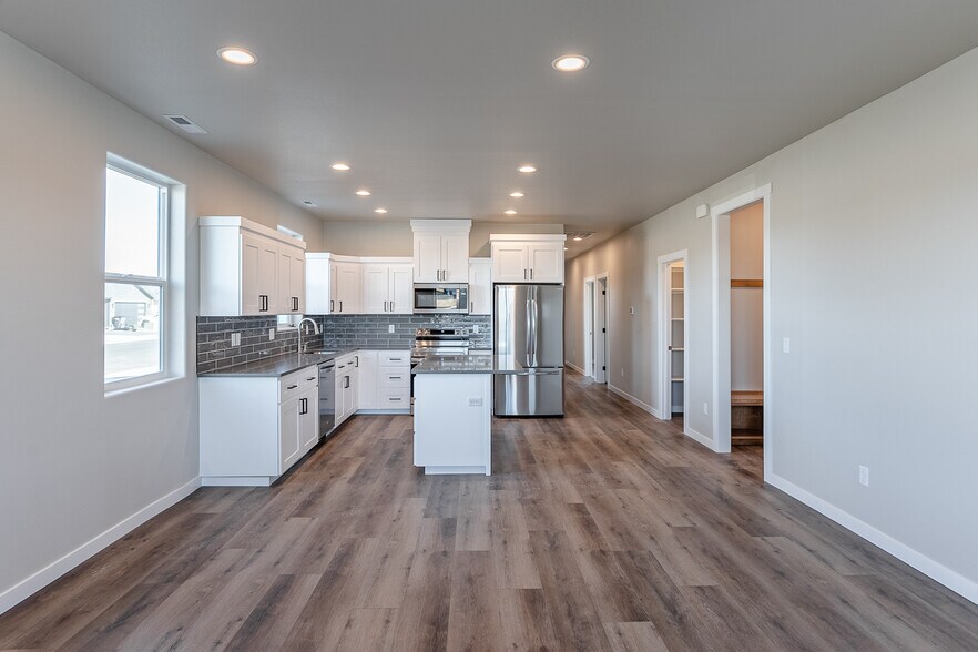 Building Photo - 4075 Quinn Dr NE