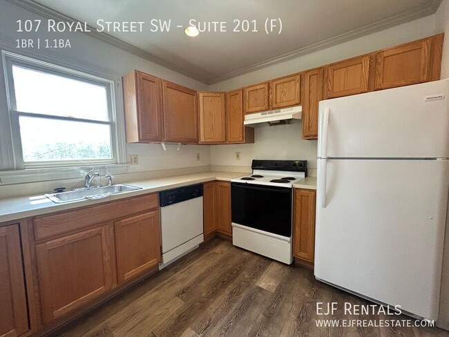 Building Photo - 107 Royal St SW