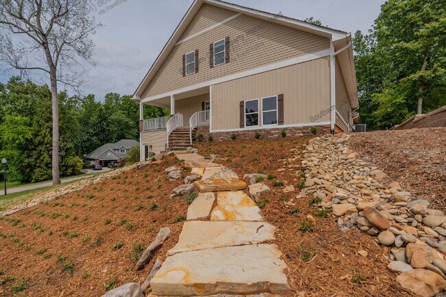 Building Photo - 15004 Beacon Ridge Dr