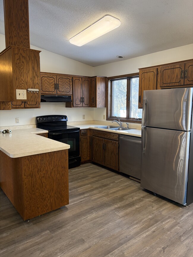 Building Photo - 1020 Benedict Dr