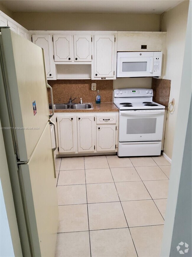 Building Photo - 1 bedroom in North Miami FL 33162