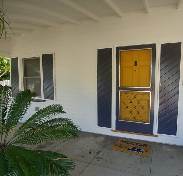 Building Photo - 3555 Colonial Ave