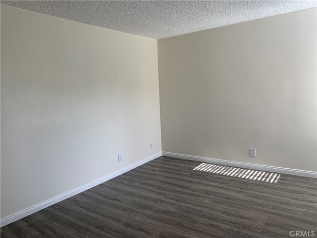 Building Photo - 656 Lemar Park Dr