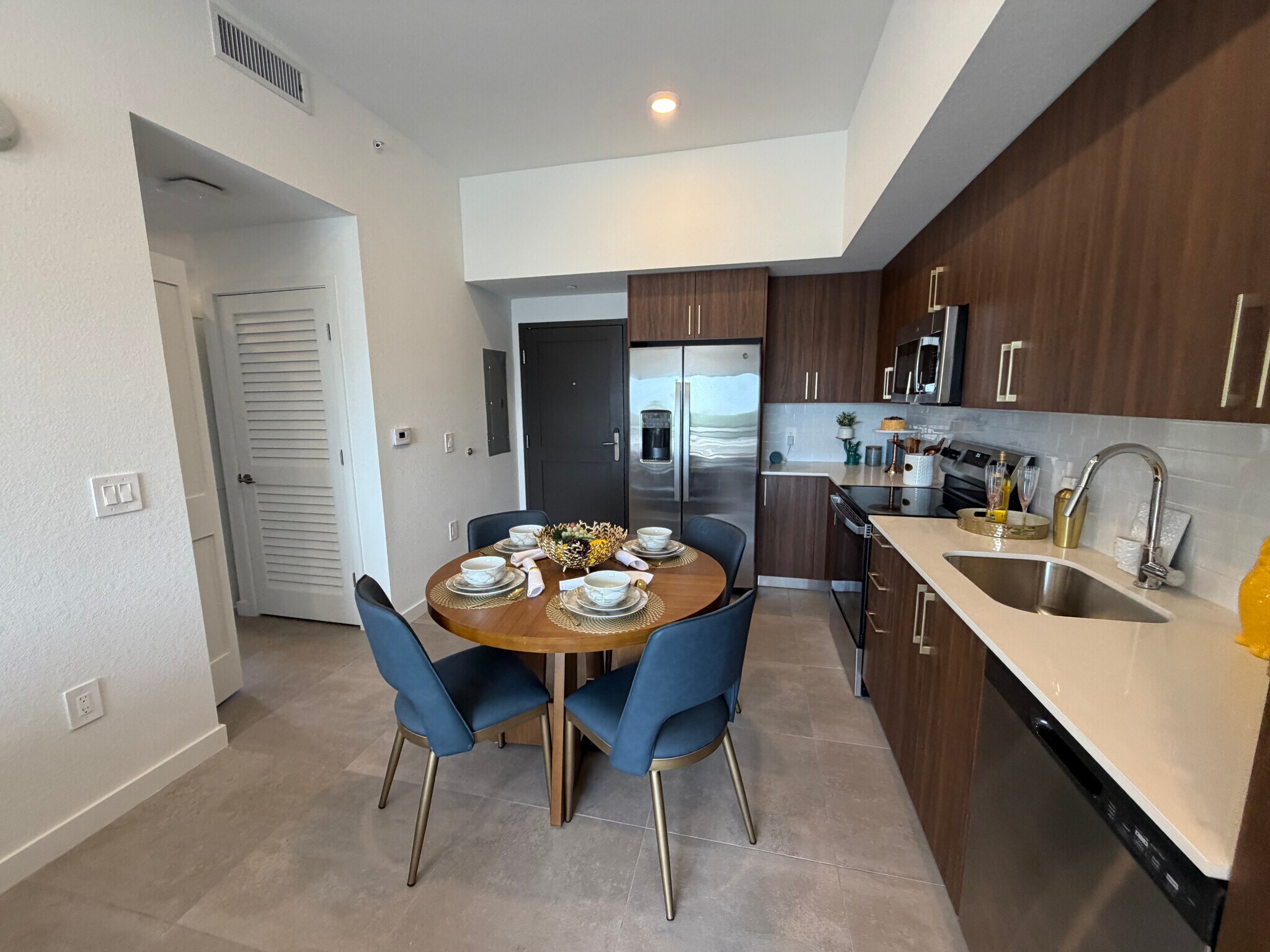 Building Photo - 1851 Fillmore St