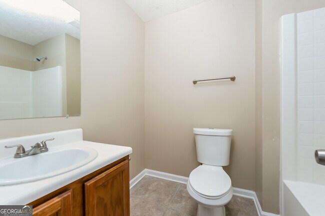 Building Photo - 7975 Trinity Park Dr
