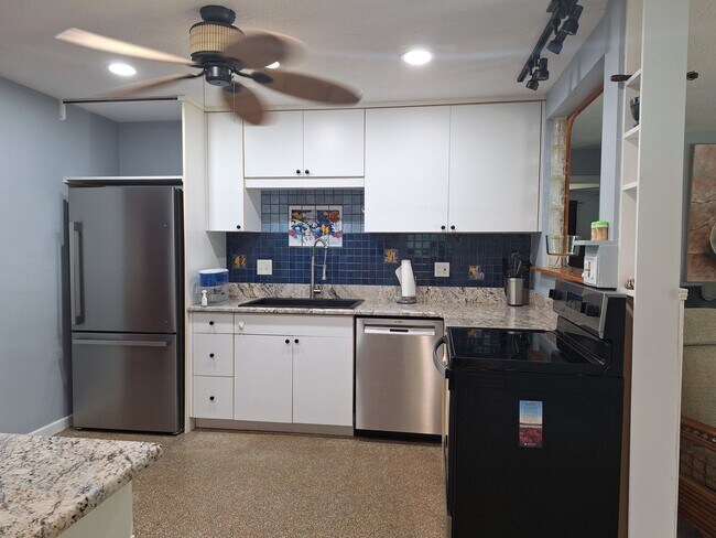 Building Photo - LOCATION LOCATION MAINLAND NEW SMYRNA BEACH!
