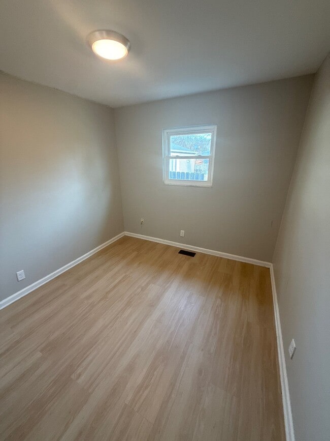 Building Photo - 6209 E 12th St