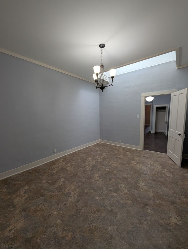 Building Photo - 409 Main St