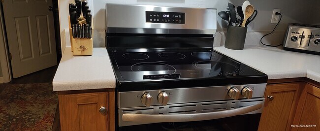 Building Photo - 247 Lakeview Ln