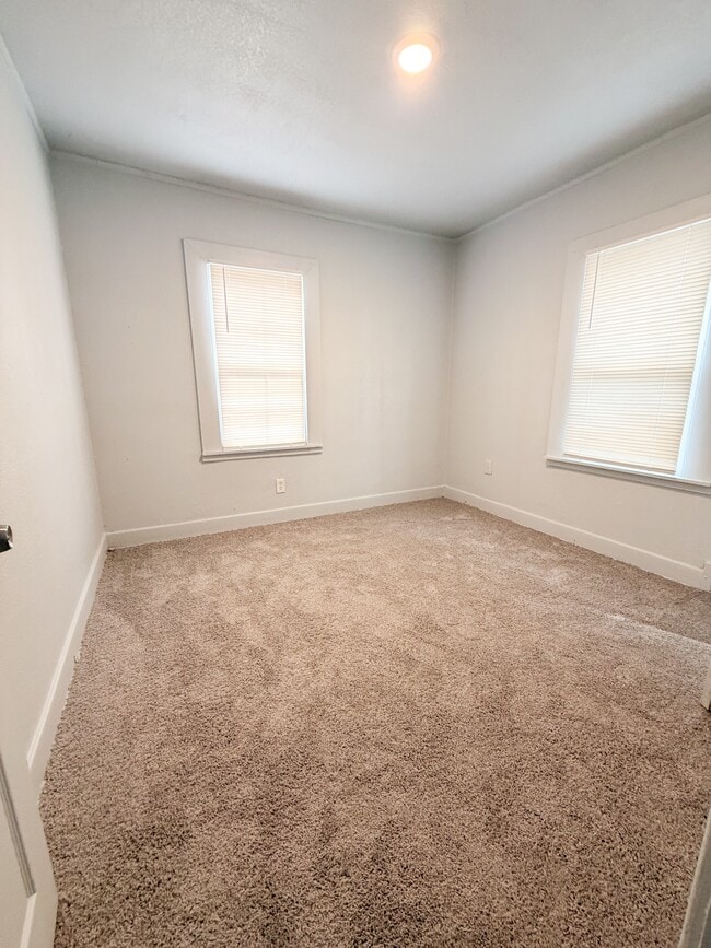 Building Photo - 18919 Riverview St