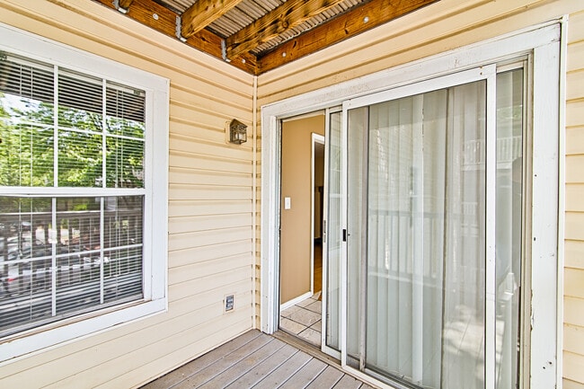 Building Photo - 1102 Augusta Dr