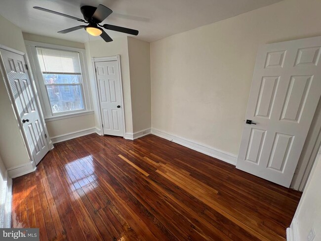 Building Photo - 254 W Sheldon St