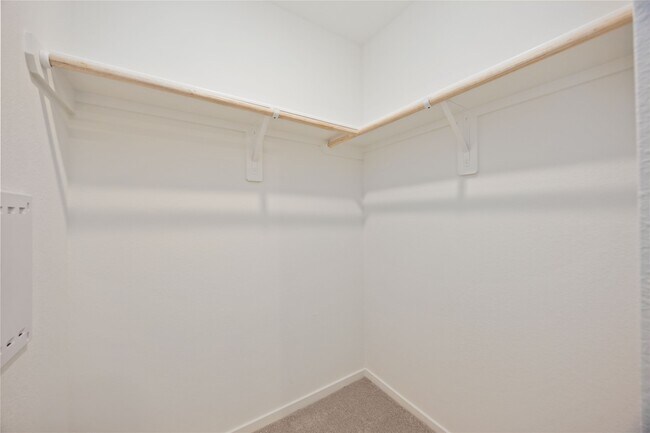 Building Photo - 905 Pertuso Ln