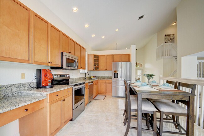Building Photo - 2418 Westmont Dr