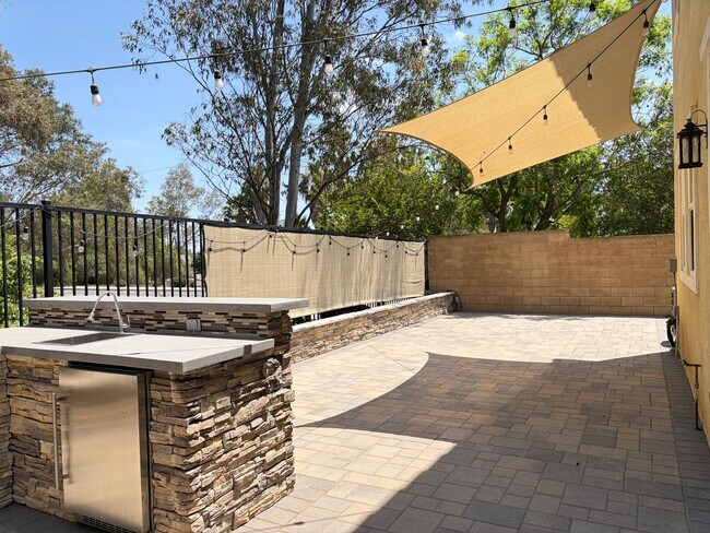 Building Photo - Beautiful Updated 3 bedroom home