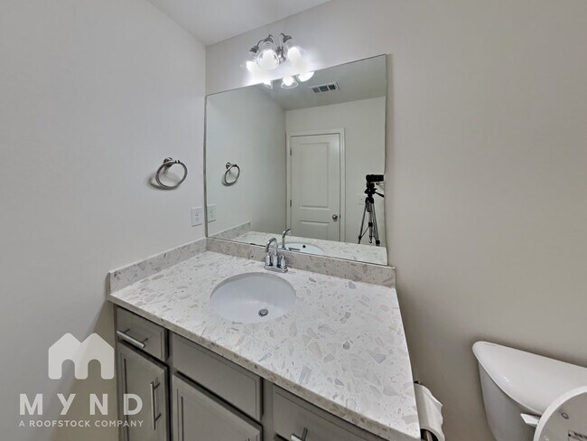 Building Photo - 4445 Newfangle Rd