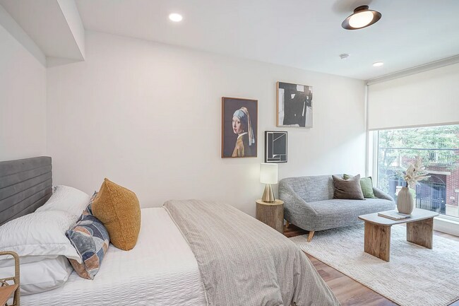 Building Photo - 1301 Bainbridge St