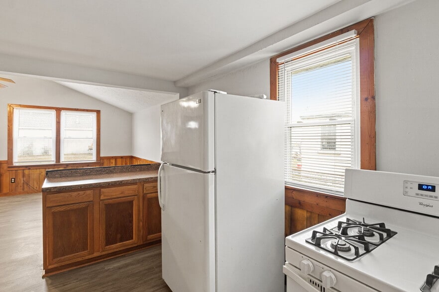 Building Photo - 1800 W 19th St