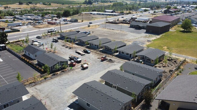 Building Photo - 2508001