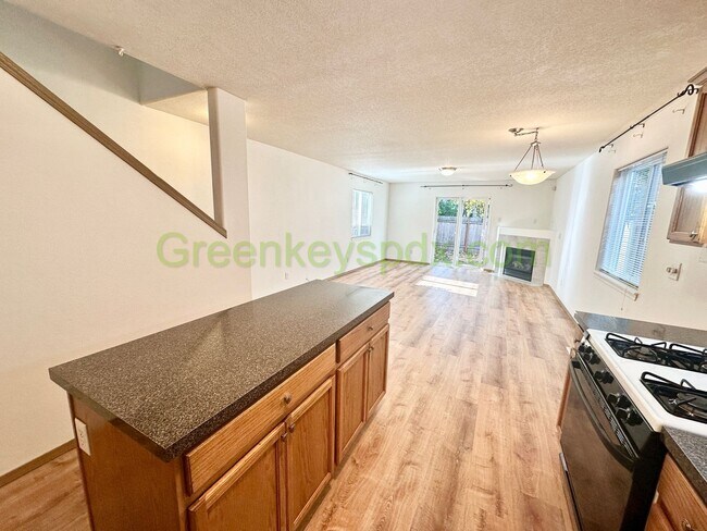 Building Photo - 3-Bedroom, 2-Bathroom Row House Near Alber...