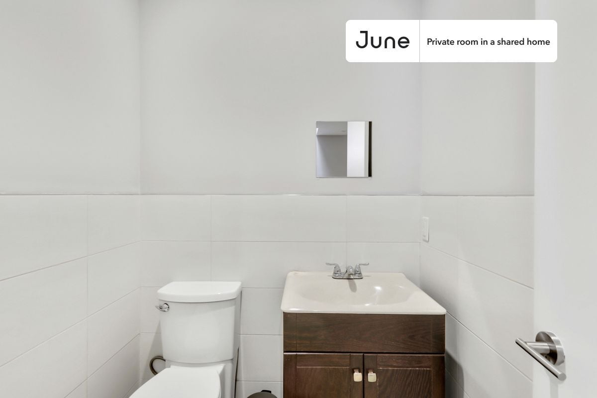 Building Photo - Room in Shared 5 bed/2.5 bath home