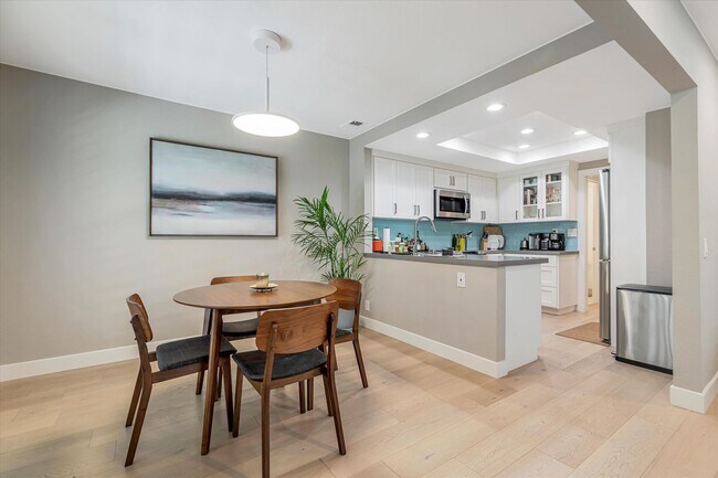 Building Photo - Hamilton Place Townhome