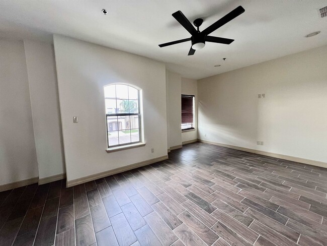 Building Photo - 8216 Casa Verde Rd